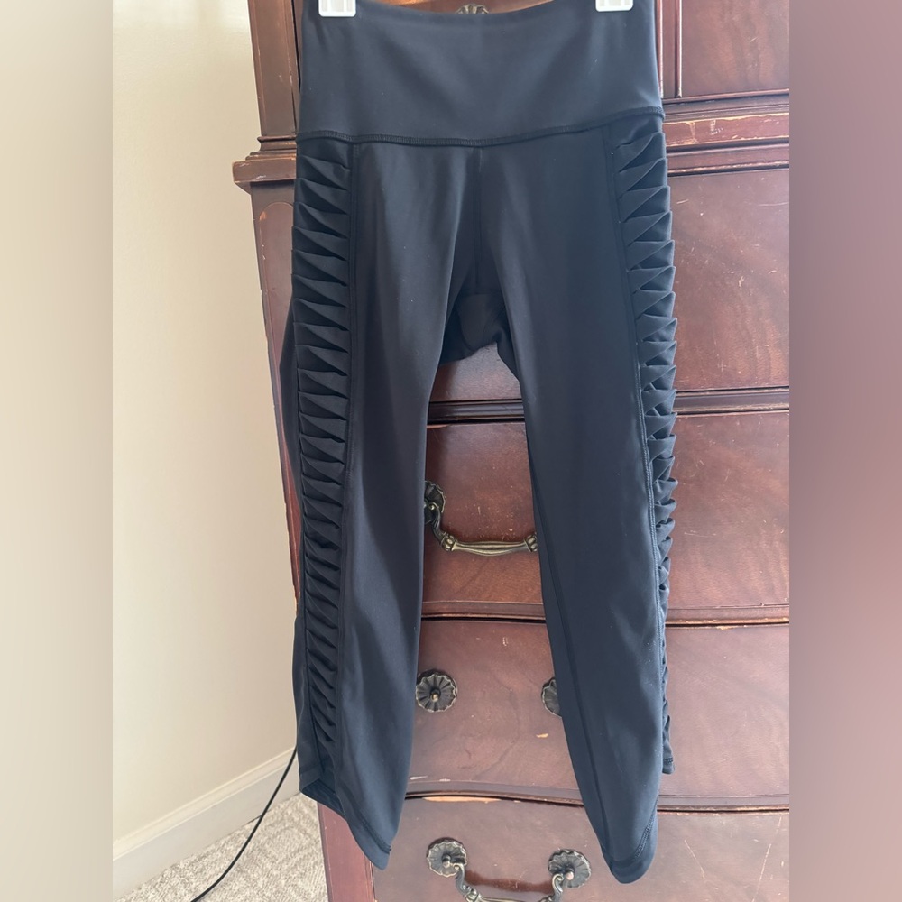 Lululemon Black Ankle Leggings Women Pleated Accents Stretch Yoga Athleisure S